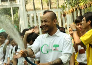 Trần Lập – người thắp lửa Giờ xanh