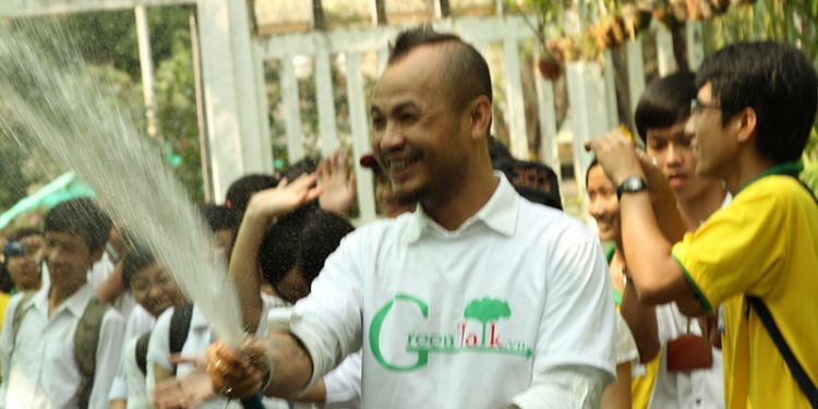 Trần Lập – người thắp lửa Giờ xanh