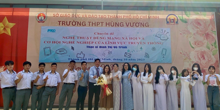 Hình ảnh sau buổi nói chuyện chuyên đề SECC - Trường THPT Hùng Vương