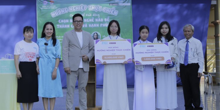 HỌC SINH TRƯỜNG THPT PHƯỚC BÌNH HỨNG THÚ VỚI HƯỚNG NGHIỆP THỰC CHIẾN